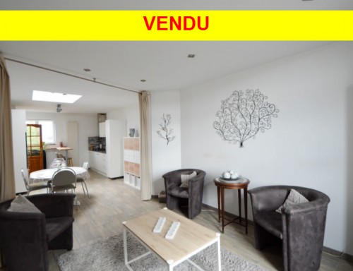 VENDU - Très jolie maison 2 chambres, séjour, cuisine, salle de douche, cave, cour. Pas de jardin