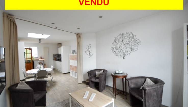 VENDU - Très jolie maison 2 chambres, séjour, cuisine, salle de douche, cave, cour. Pas de jardin