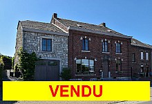 --VENDU-- AYE près de Marche en Famenne Très jolie maison de village avec deux unités d'habitation composée de 6 chambres et tout confort, garage et grand jardin avec potager.